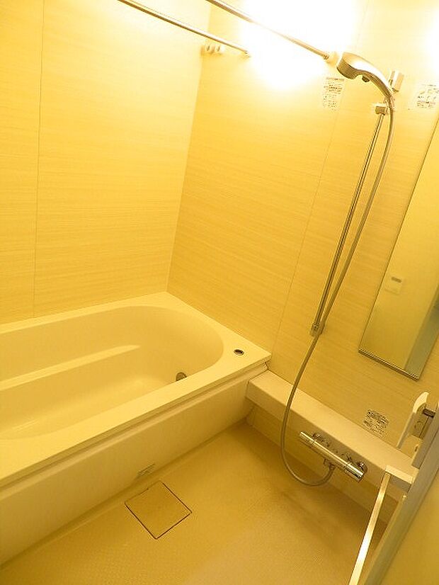 1418サイズのバスルーム♪浴室換気乾燥機、追炊き機能も完備しております。