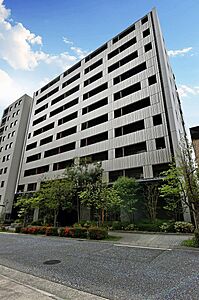 外観：2019年7月築・「センター北」駅徒歩4分の立地に佇む11階建てマンション。