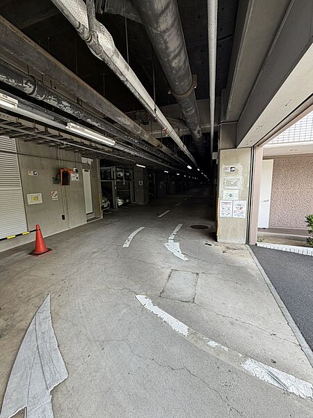 敷地内駐車場。