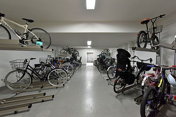 雨の日にも安心の自転車置き場。最新の空き状況はお問い合わせください。