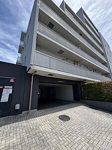外観：【外観写真】JR横浜線「鴨居」駅まで徒歩13分、駅までフラットアクセス可能です。「横浜」駅まで直通アクセス可能で、通勤・通学に便利な立地です。