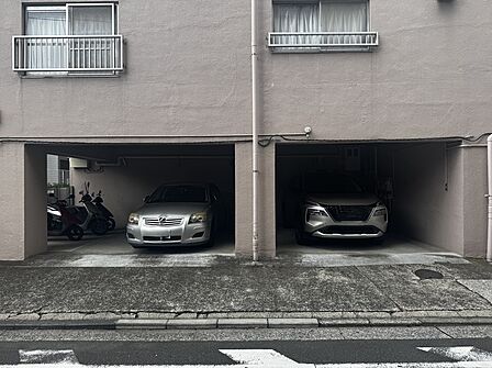 【駐車場】