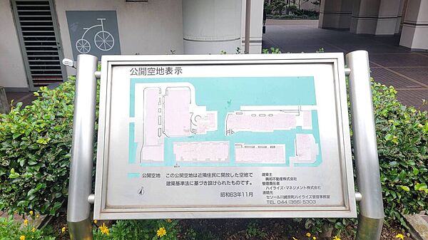 【現地外観】駐輪場・バイク置場も設置されています。ご利用には別途費用が掛かります。空き状況・料金などは担当者までお尋ねくださいませ。