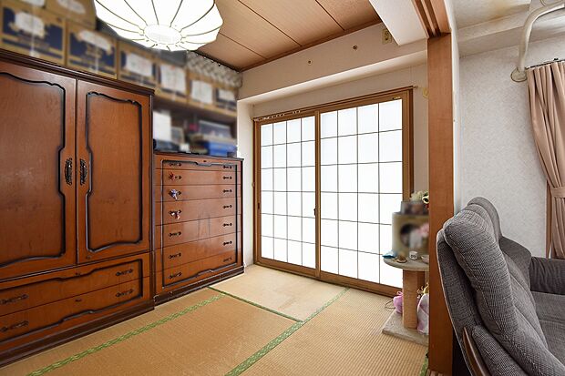 和室は、趣味やお昼寝などゆったりと過ごせそうです。障子を通してやわらかな光がお部屋に届きます。
