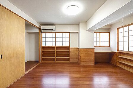 【洋室/約11.3帖】2面採光で光と風を感じられる空間。玄関廊下から出入りでき、プライベートな時間を確保しやすいです。※実際に撮影(2026年1月)したものにCG加工処理で作成した空室イメージです。