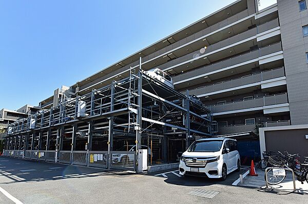 【駐車場】防犯性の高い機械式駐車場が敷地内に設置されています。最新の空き状況など、詳細はお気軽にお問い合わせください。