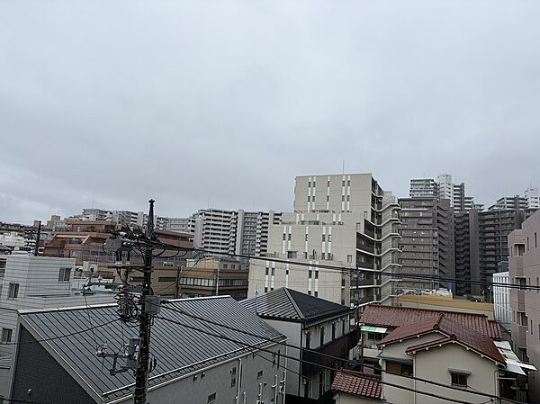 【住戸からの眺望】現状、視界を遮る大きな建物はなく、開放的な空間です。※眺望は将来に渡って保証するものではありません。