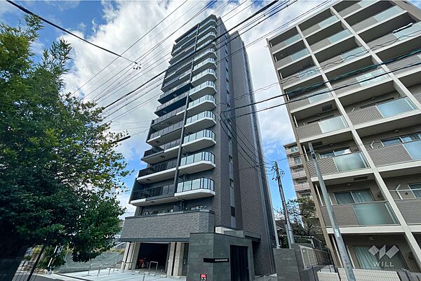 プレサンスグラン本山駅前の外観(南東側から)。2025年2月築、本山駅より徒歩2分の好立地です。