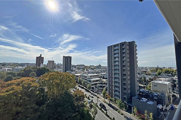バルコニーは南向きで眺望良好。名古屋大仏が望める格式高い立地で、毎日落ち着く景色です。