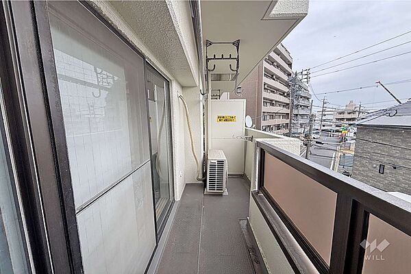 キッチン。画像は実際の室内に家具・調度品の配置列をCG合成したものです。［2026年4月6日撮影］