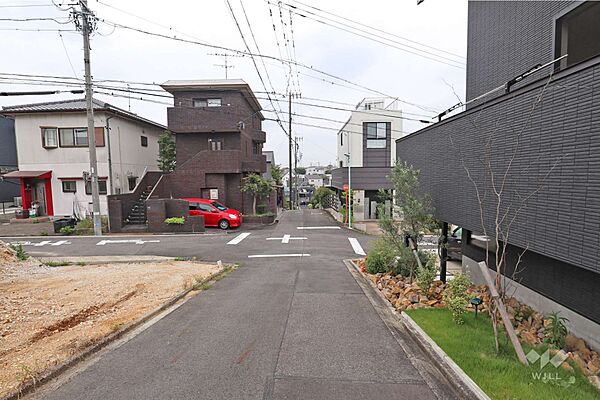 物件の西側前面道路（北側から）［2026年6月30日撮影］