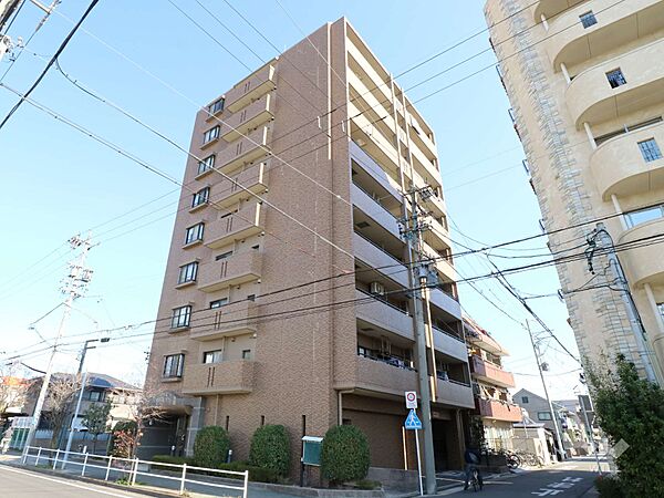 エスポア春岡の外観（南西側から）