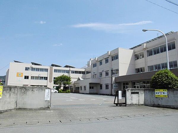画像3:足利市立青葉小学校(745m)