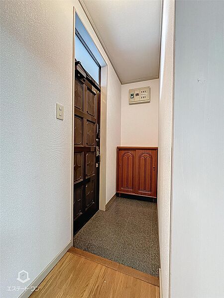 画像16:シューズボックス付きの玄関です