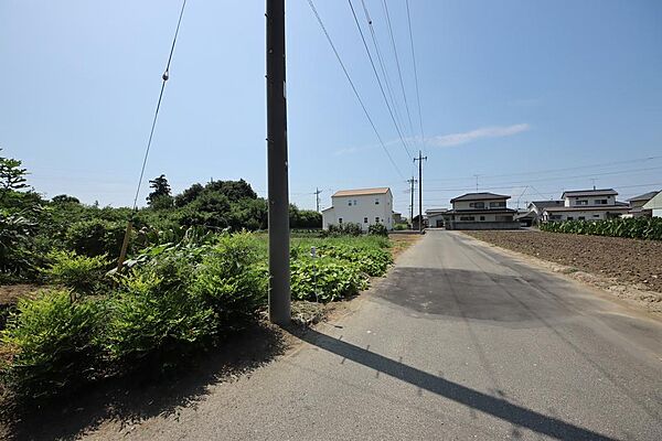 交通量が少なく、お車の出入も　