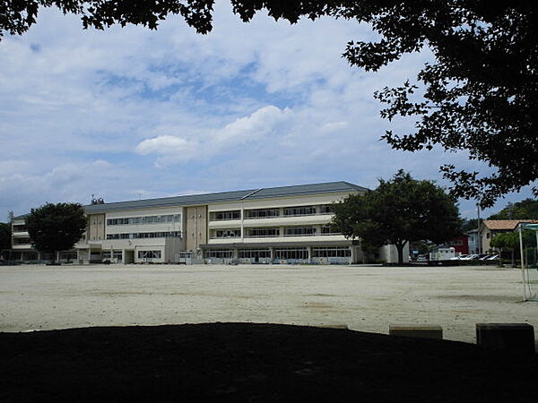 足利市立南小学校（774m）