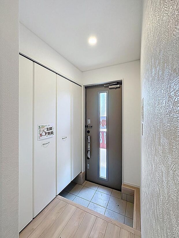 明るく広々とした玄関行ってきますの声がよく響きます