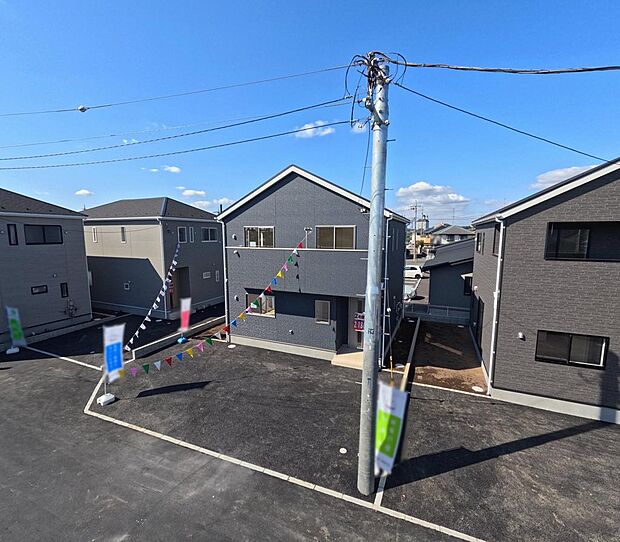 車通りの少ない道です。