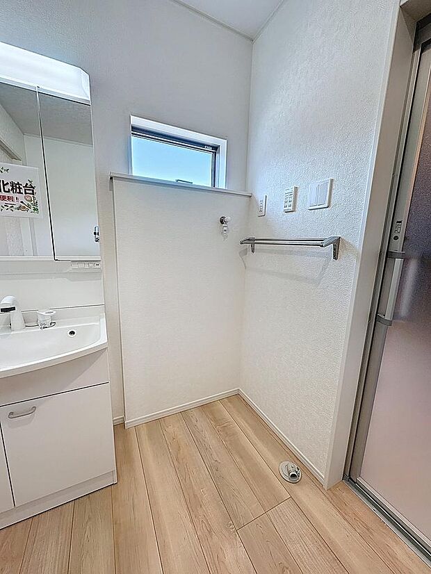 ドラム式洗濯機も置けるスペースがあります