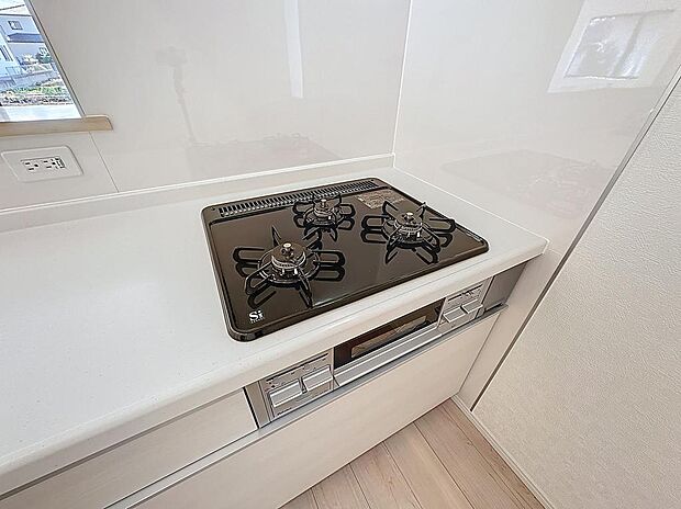 3口コンロで調理の時間を短縮できます　