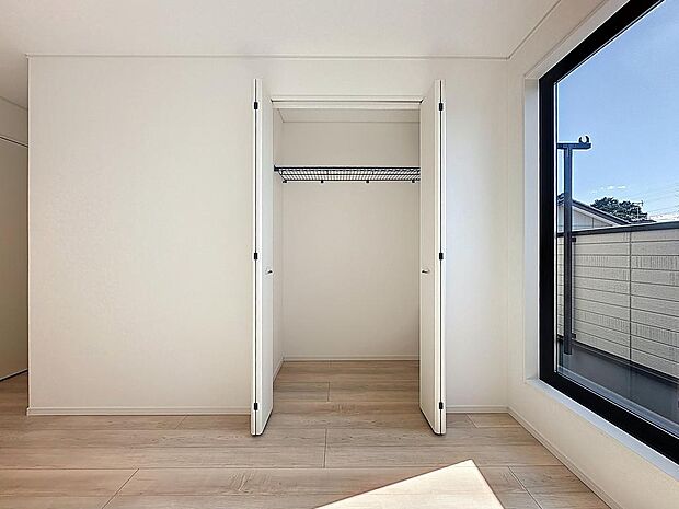 各部屋に収納が充実しています　