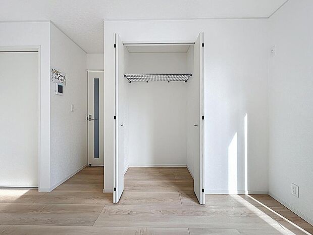 1F　LDK　16帖　まとめ買いしてもこの収納量なら心配要らず　