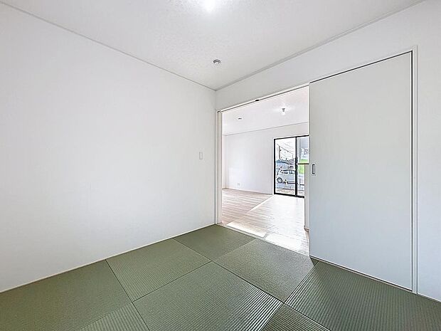1F　和室　4.5帖　２ＷＡＹに使える和室。お客様の宿泊にも対応できる頼もしい空間です。