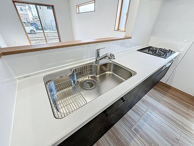 1F キッチン 広いキッチンシンクは隅々まで掃除しやすく清潔に保てます