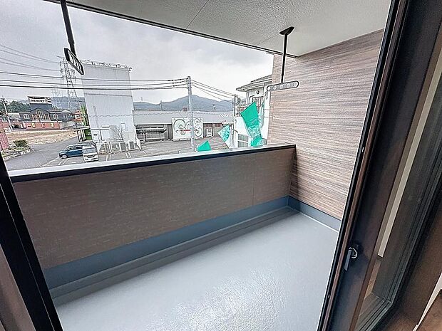 2F　バルコニー　南バルコニーで毎日のお洗濯も楽々快適。