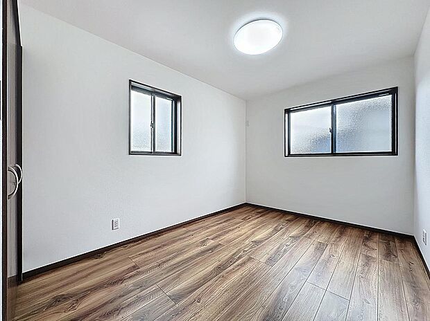 2F 洋室 6帖 お子様のお部屋や主寝室、来客時の宿泊室、趣味のお部屋としてもご利用いただけます