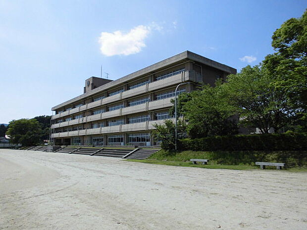 足利市立北中学校(781m)