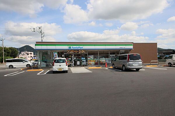 ファミリーマート常見町3丁目店（1373m）