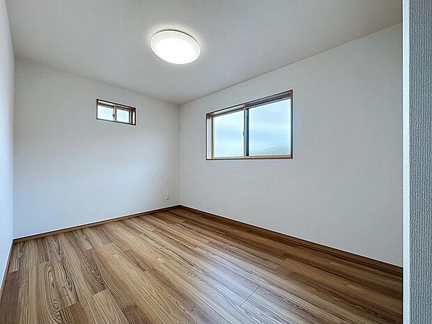 6帖の洋室は、お子様のお部屋や主寝室、来客時の宿泊室、趣味のお部屋としてもご利用いただけます　