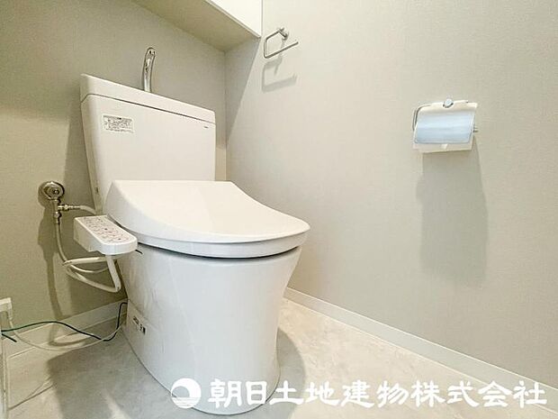 快適な使用感が人気の温水洗浄脱臭暖房機能を搭載。しかも汚れがつきにくく落ちやすい多機能トイレ！