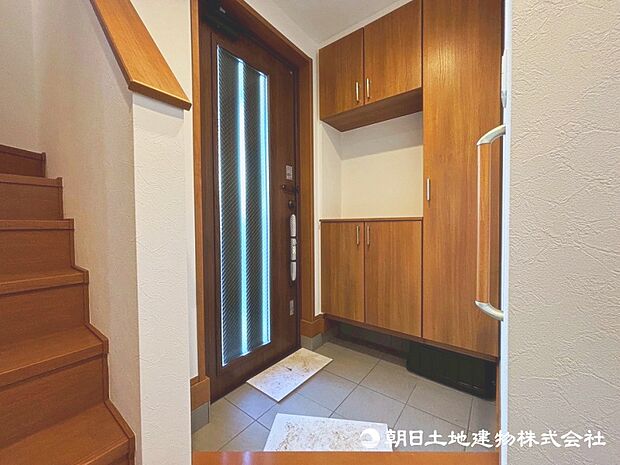 ご家族みんなが毎日使う、お家の顔となる清潔感ある玄関です。