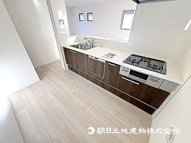 ご家族と会話をしながらお料理を楽しめ一体感を感じられるキッチン。