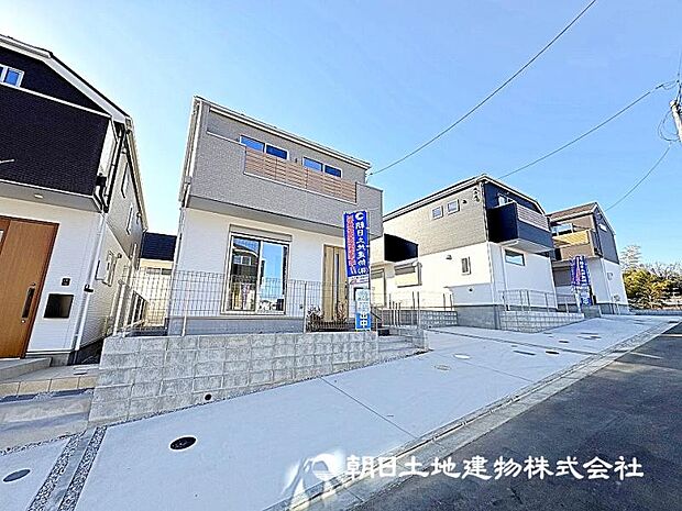 前面道路は広いので、お車の出し入れが苦手なママや小さなお子様にも安心です！