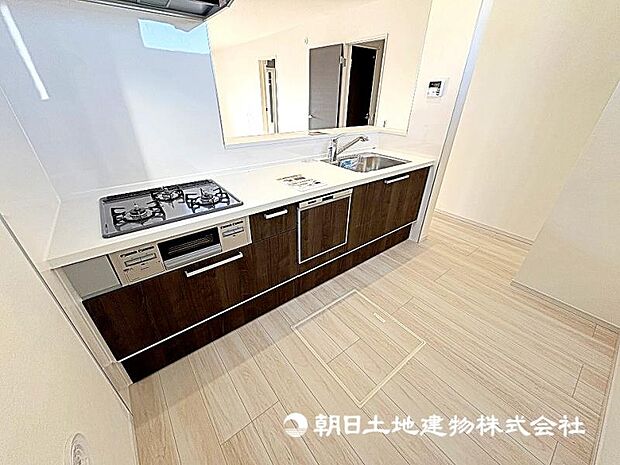 対面式カウンターキッチンは、料理をしながらでもご家族との会話を楽しめます！