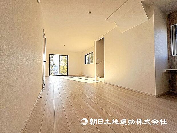 リビングはご家族様の団らんの場。やすらぎの空間をご体感ください。