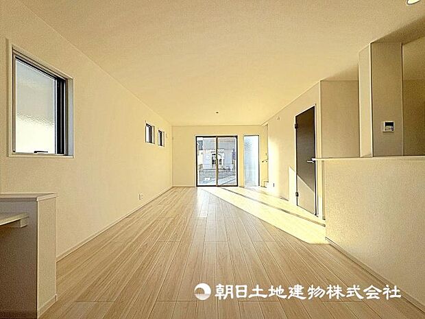 リビングはご家族様の団らんの場。やすらぎの空間をご体感ください。