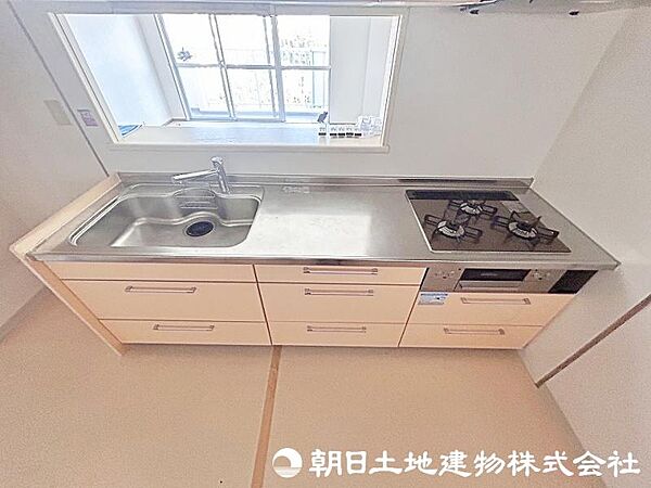 ご家族と会話をしながらお料理を楽しめ一体感を感じられるキッチン。