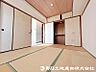 室内：和室の押し入れはお布団もたくさん収納できます。