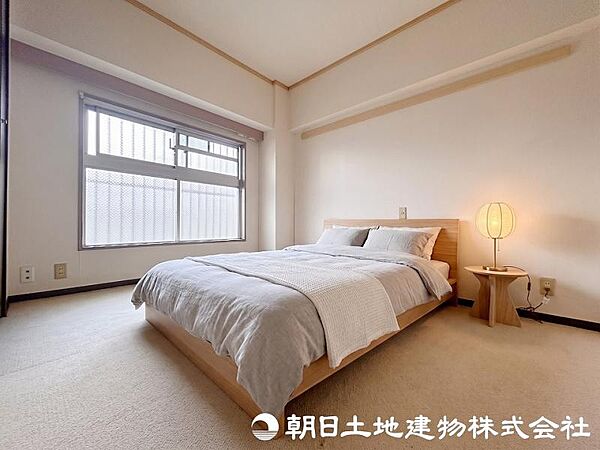 共用部分の通路側のお部屋でも明るいです！