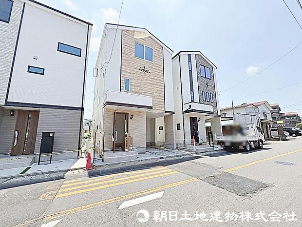 前面道路は7.2mと広いので、お車の出し入れが苦手なママや小さなお子様にも安心ですね。