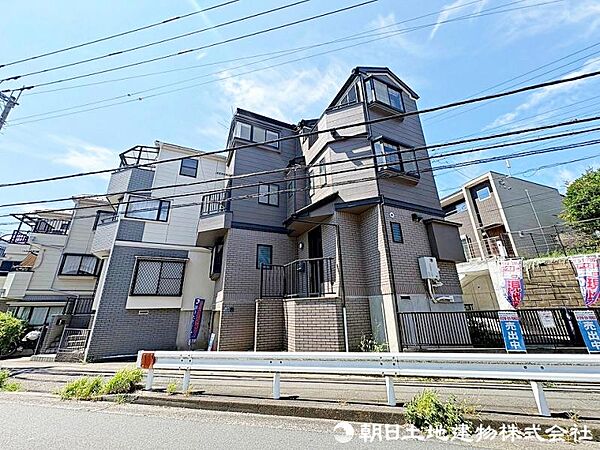 南東角地のため陽当たり・開放感良好な立地です！