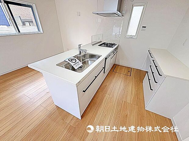 ご家族と会話をしながらお料理を楽しめ一体感を感じられるキッチン。