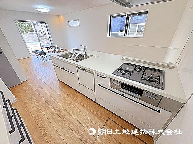 対面式カウンターキッチンは、料理をしながらでもご家族との会話を楽しめます！