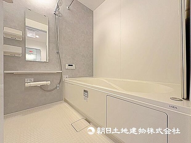 お子様と一緒にくつろぎのバスタイムを満喫できるゆとりあるタイプの浴室！