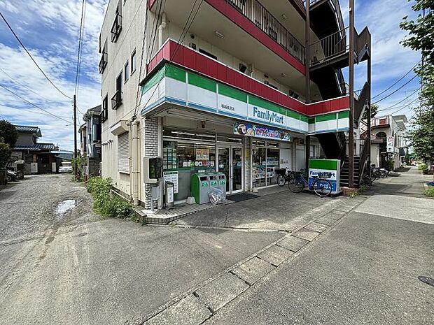 ファミリーマート稲城長沼店まで約180m、徒歩3分