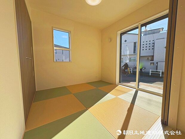 リビング隣接の和室!日中の暖かい時間は畳の上でゴロゴロするのもいいですね!